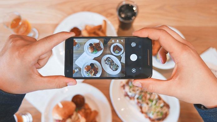 Posting pictures of food on social media | PxHere