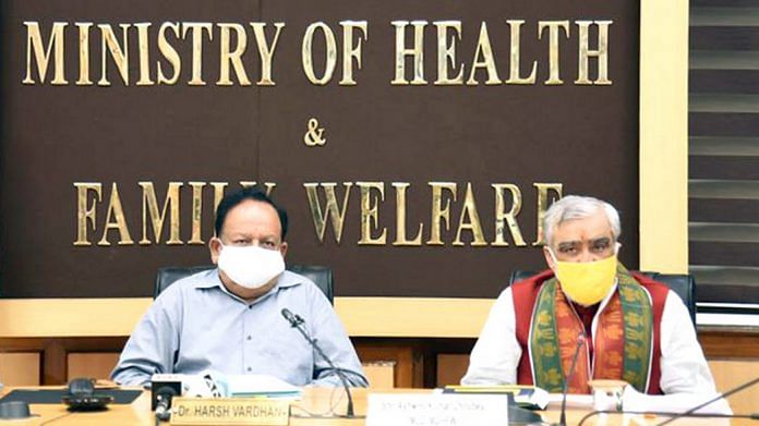 File image of Union Health Minister Dr Harsh Vardhan (left) and MoS Ashwini Kumar Choubey | Photo: ANI