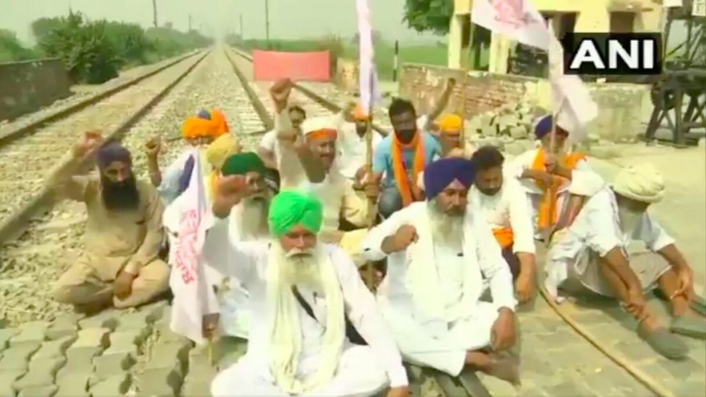 Members of the Kisan Mazdoor Sangharsh Committee block railway tracks in Punjab's Amritsar on day one of their 'rail roko' agitation, on 24 September | ANI | Twitter