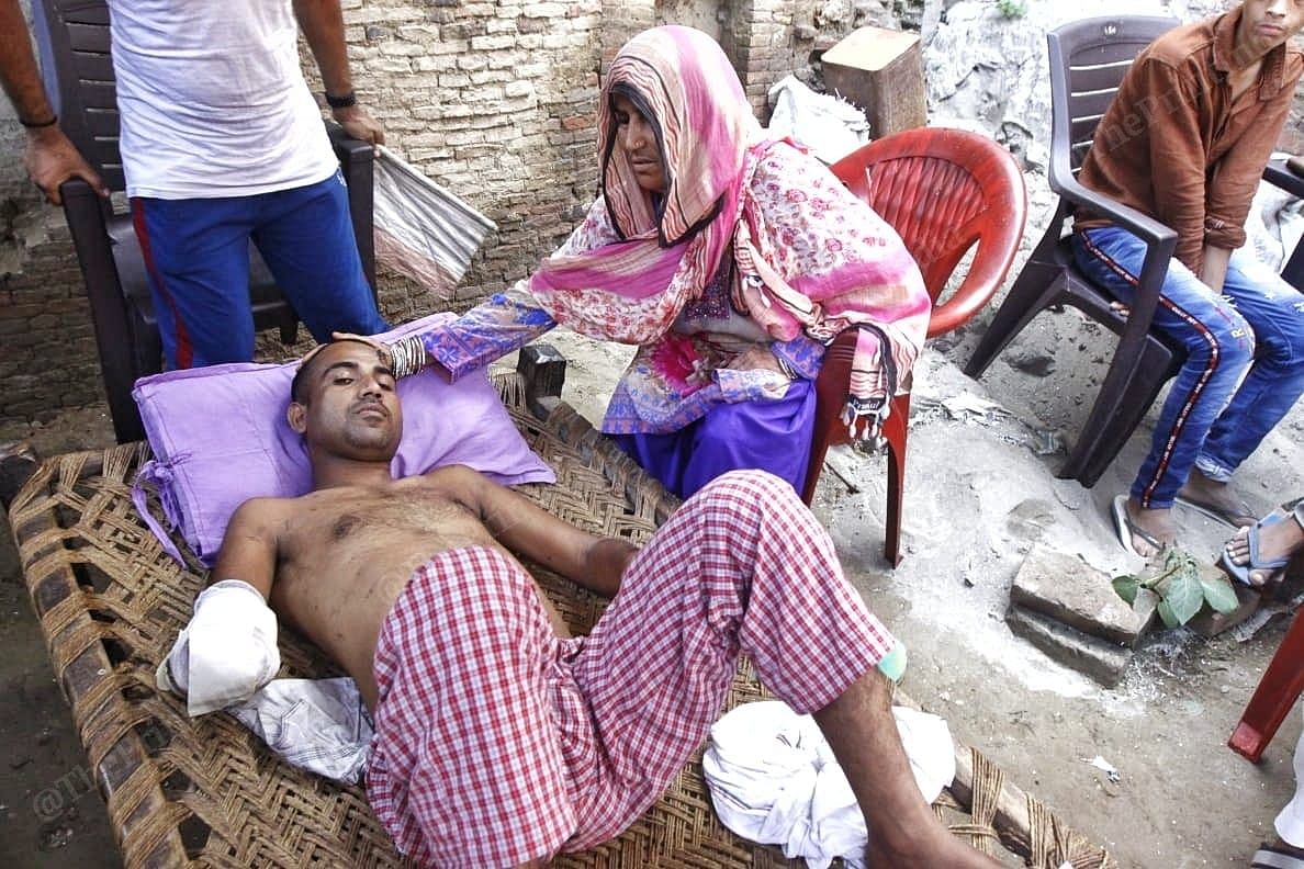 Ikhlaq's mother Hamida by his side | Ikhlaq showing his back injuries | Praveen Jain | ThePrint