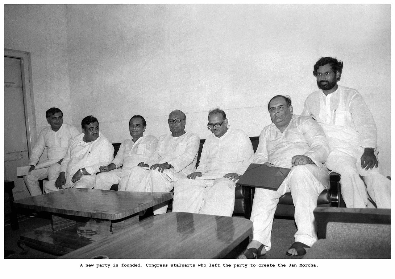 Ram Vilas Paswan extreme right) with Congress stallwarts who left the party to form a new one | Photo: Praveen Jain