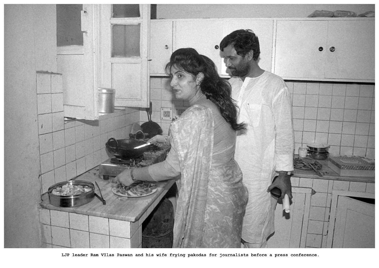 Ram Vilas Paswan helps his wife in the kitchen | Photo: Praveen Jain | ThePrint