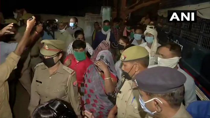 Family members of the Dalit woman, who died after allegedly being raped by four men in UP's Hathras, leave for Lucknow to appear before Lucknow Bench of Allahabad HC | Twitter/ANI