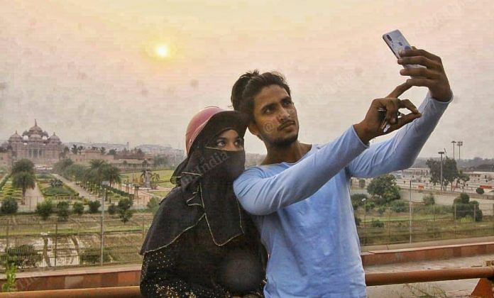 A Muslim couple clicks selfie in front of the Akshardham temple | Photo: Praveen Jain | ThePrint