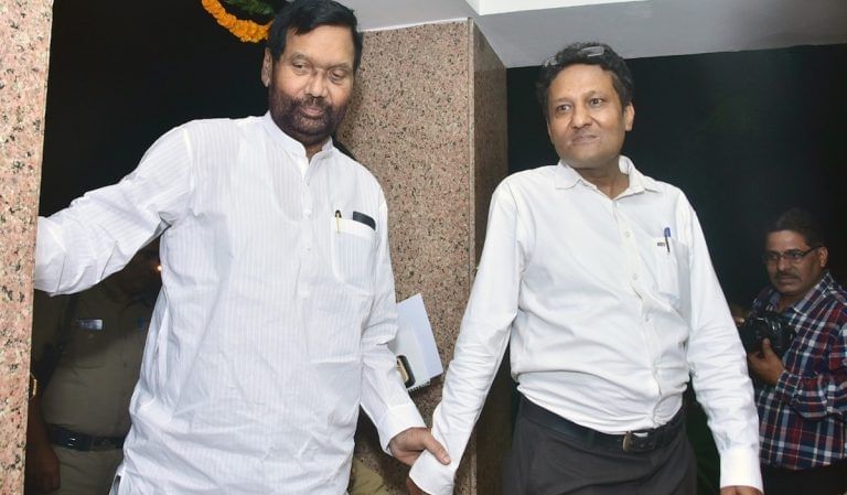 Hajipur to Delhi — Ram Vilas Paswan always made sure my camera caught his eye
