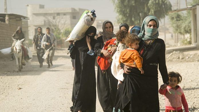 Muslim women walk with their children in Iraq (Representational image) | Commons