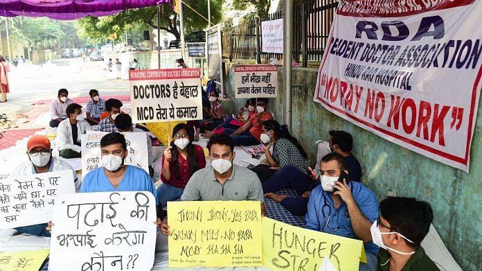 Resident Doctor Association members of Hindu Rao Hospital during an indefinite hunger strike in New Delhi on 28 October