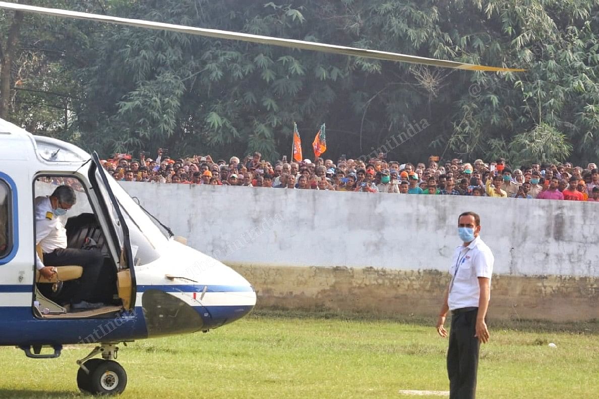 Crowd seen towards the helicopter of Yogi Adityanath during the rally in Darbanga | Praveen Jain | ThePrint