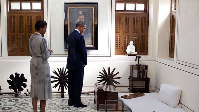 Barack and Michelle Obama at the Mani Bhavan Gandhi Museum in Mumbai | Official White House Photo by Pete Souza | Wikimedia Commons