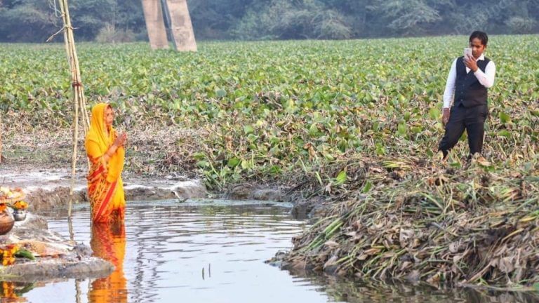 How Delhi’s women celebrated the beginning of Chhath puja despite a ban & Covid worries