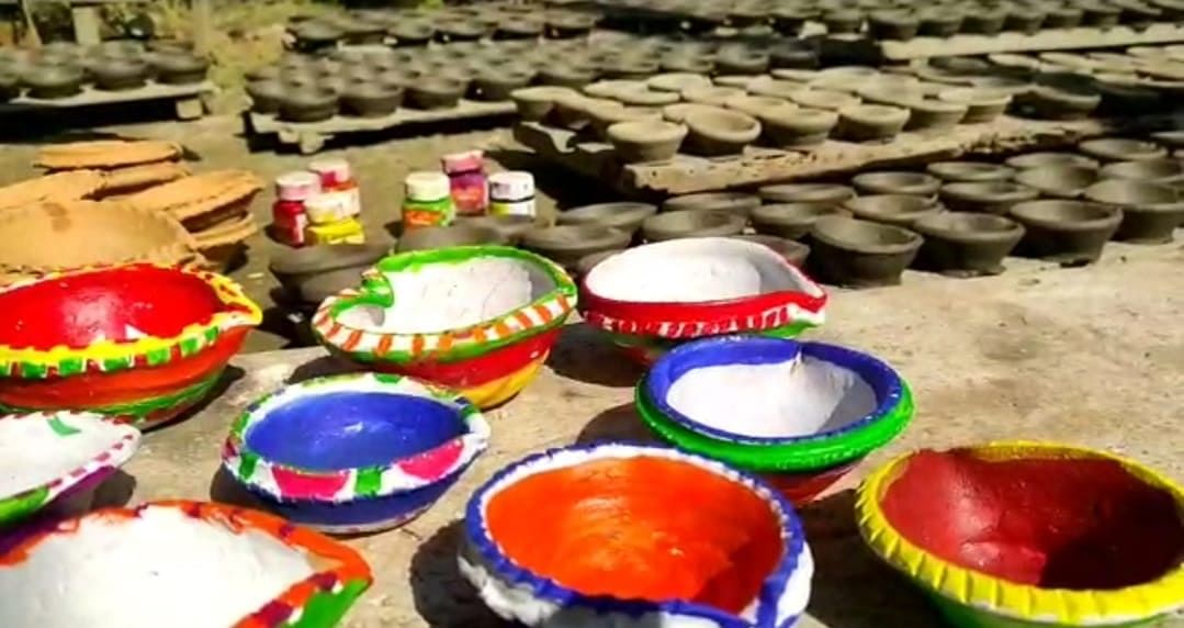 Painted diyas made by families at Mailbazar | By special arrangement