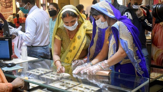Women buying gold jewellery amid the Covid-19 pandemic | Representational image: ANI