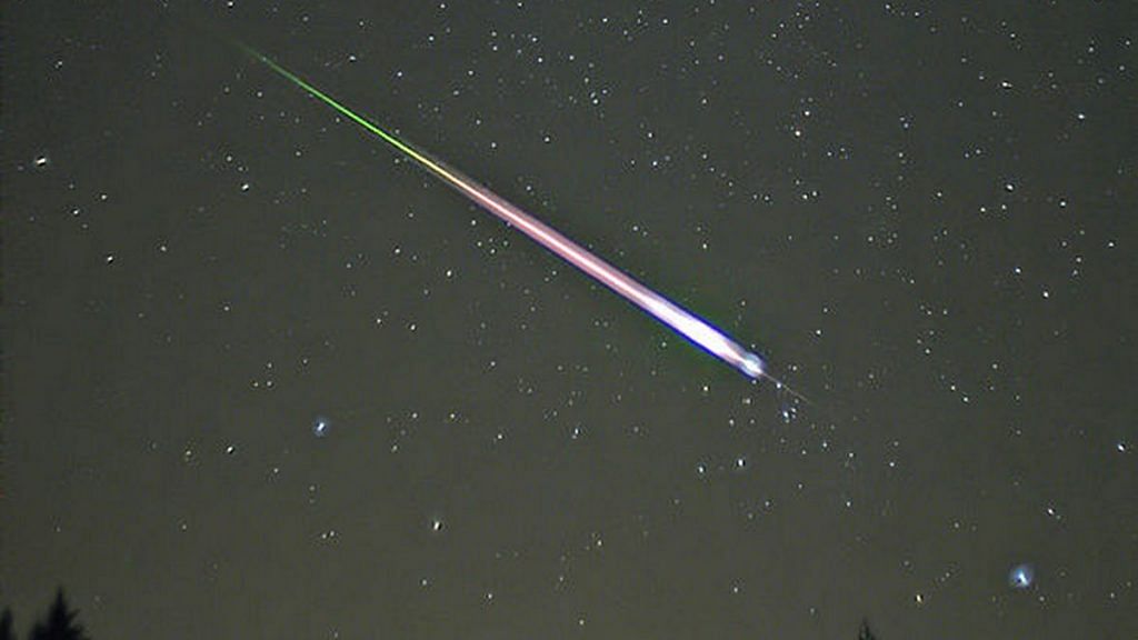 File photo of a meteor during the peak of a Leonid meteor shower | Commons