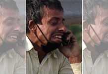 A file photo of a weeping Rampukar Pandit at the Nizamuddin bridge in New Delhi. | Photo: Atul Yadav/Twitter