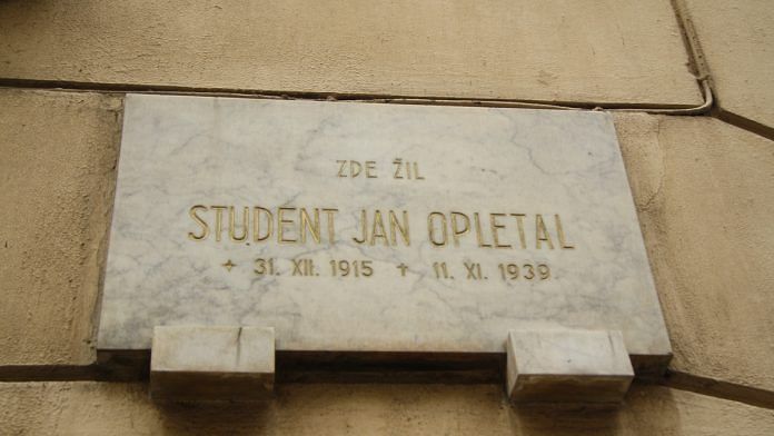 A memorial plaque of Jan Opletal, a student of the medical faculty at the Charles University in Prague who was shot during an anti-Nazi resistance | Commons