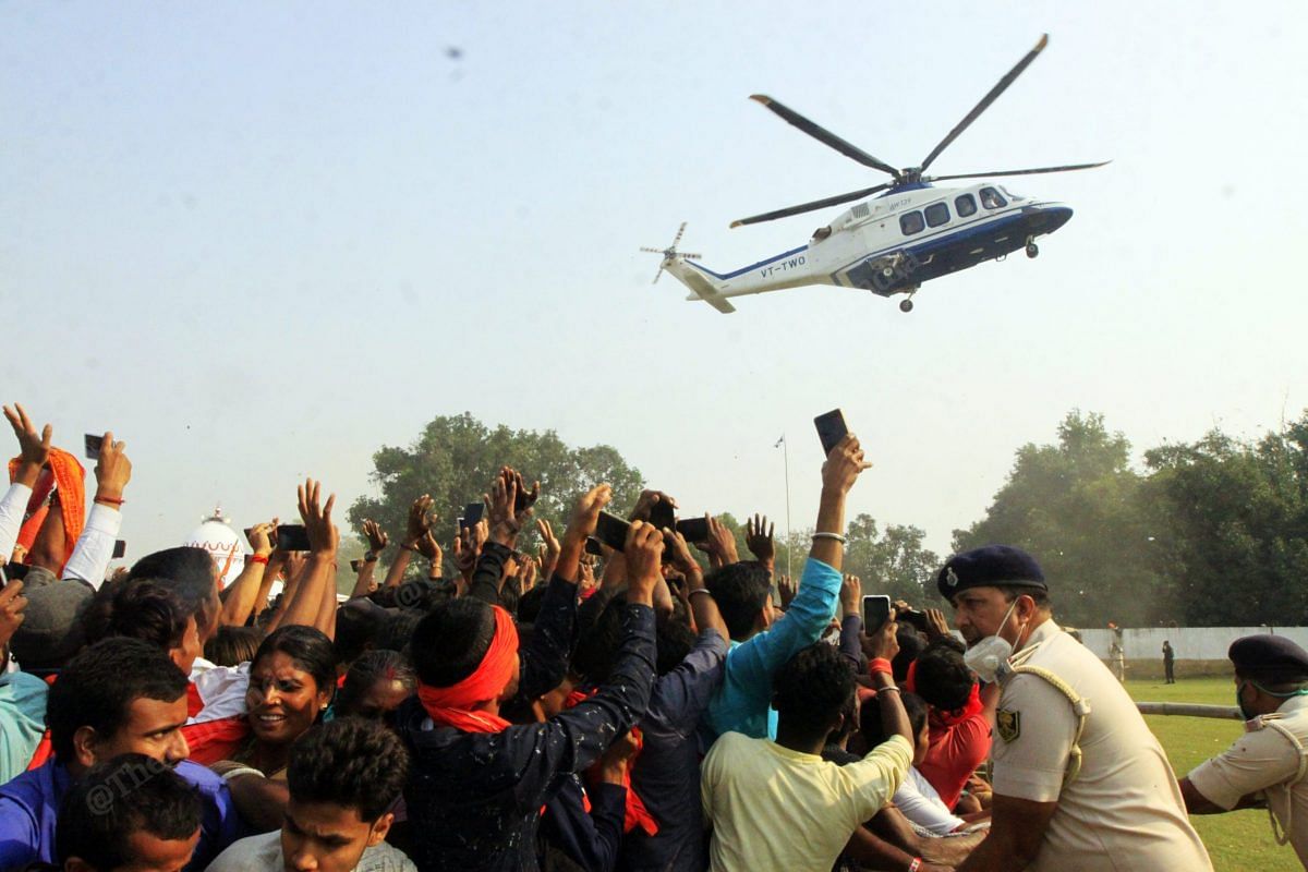Voters in Bihar waves hands at a helicopter | Photo: Praveen Jain | ThePrint