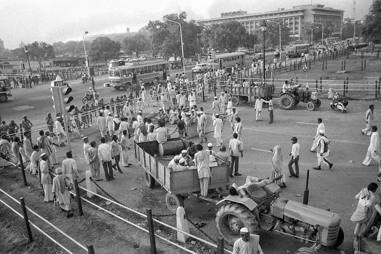 Farmers gathered at the Rajpath with tractors and trollies | Photo: Praveen Jain | ThePrint