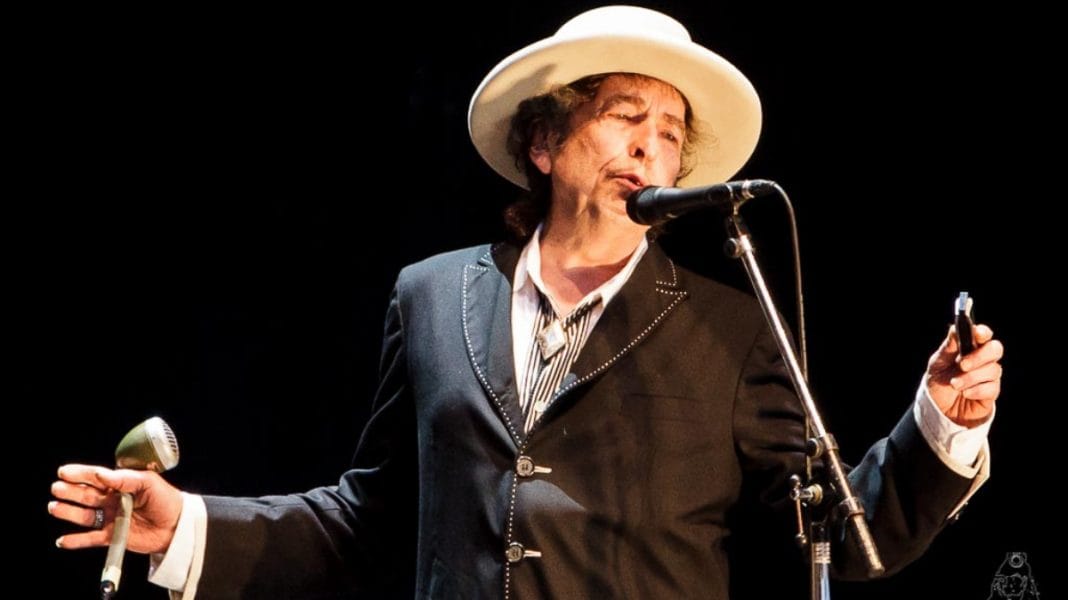 Bob Dylan to sell his entire song catalog to Universal as he cashes in