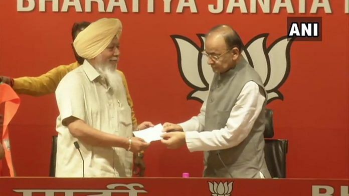 File photo of Harinder Singh Khalsa (left) from when he joined the BJP in the presence of then union minister Arun Jaitley in 2018 | ANI