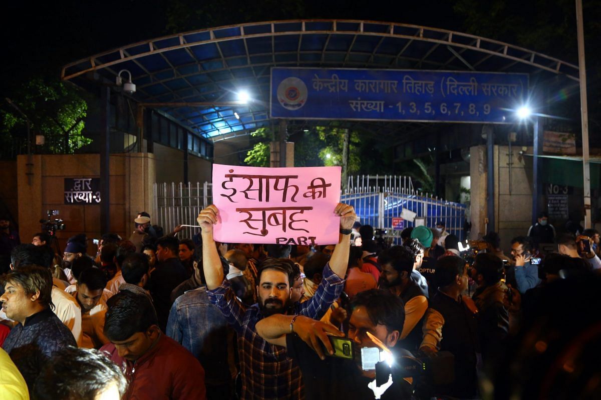 16 December gang rape convicts were executed. Supporters of this step stood outside the Tihar jail before all of them were sent to the gallows | Photo: Suraj Singh Bisht | ThePrint