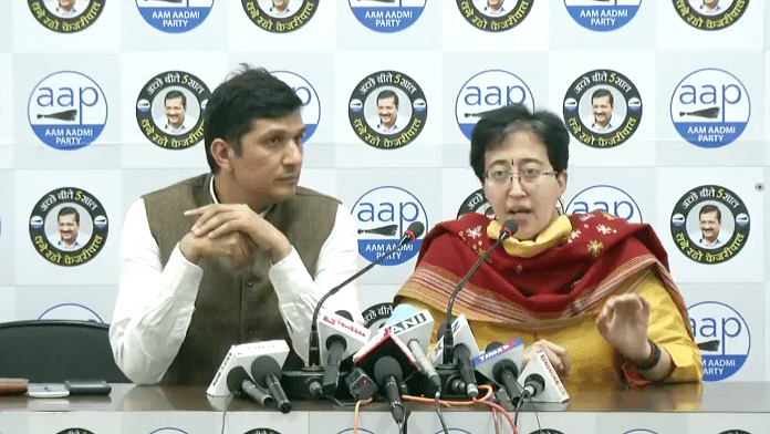 AAP MLA Atishi Marlena and AAP spokesperson Saurabh Bhardwaj addressing a press conference regrading the alleged attack on Delhi Deputy Chief Minsiter Manish Sisodia house | Twitter | @AamAadmiParty