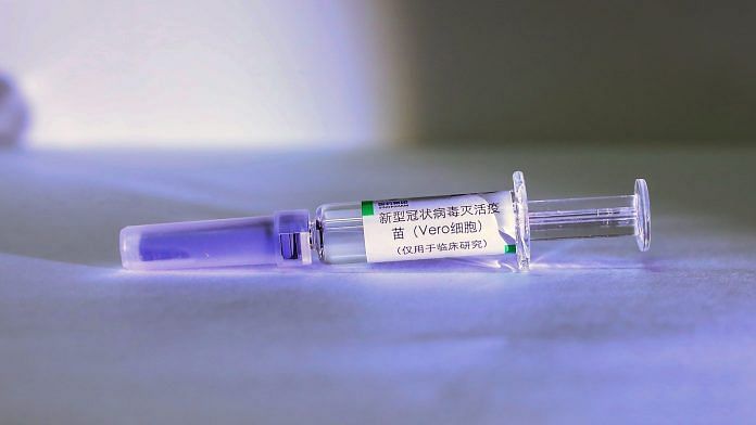 A sample of a Covid vaccine at China National Pharmaceutical Group in Beijing | Photo: Zhang Yuwei | Xinhua/Getty Images via Bloomberg