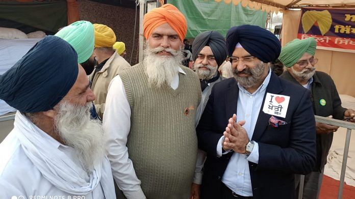 DSGMC president, Manjinder Singh Sirsa (extreme right) are the farmer protests | Twitter: @mssirsa