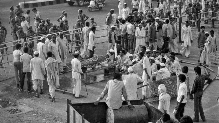 Farmers with tractors, hookahs & chaupar — rare photos of protests at Delhi’s Boat Club