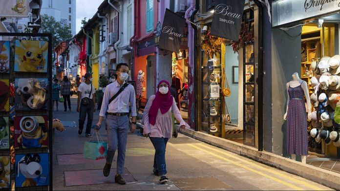 Shoppers in the Arab Street area of Singapore. | Photographer: Wei Leng Tay | Bloomberg