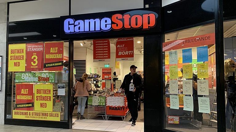 Who will surrender first, how will politicians react — next in the GameStop showdown