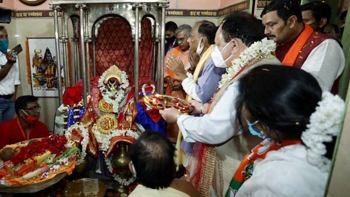 BJP national president J.P. Nadda offers prayers at Sarbamangala Temple, in Bardhaman on 9 January 2020 | ANI