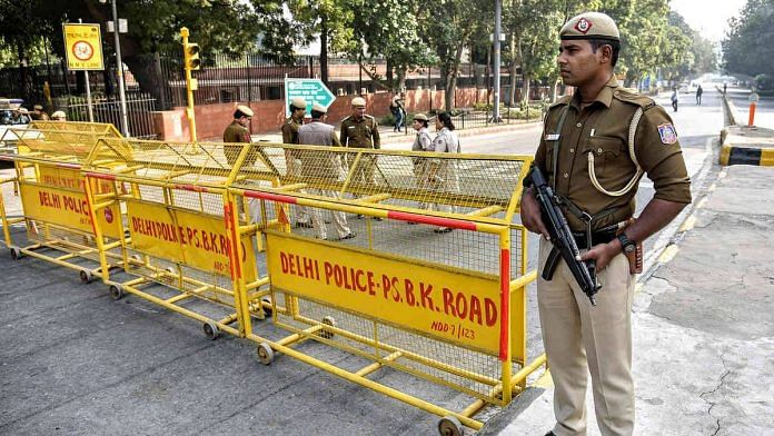 Representational image of police personnel standing guard outside the Supreme Court | Photo: ANI