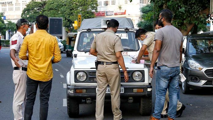 Police personnel writing out a challan in New Delhis' Connaught Place | ANI File Photo