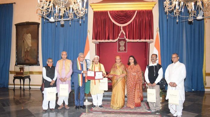 West Bengal Jagdeep Dhankhar Governor and his wife Sudesh Dhankhar with a delegation of the VHP and Shri Ram Janmabhoomi Teerth Kshetra at Raj Bhavan in Kolkata on 21 January 2021