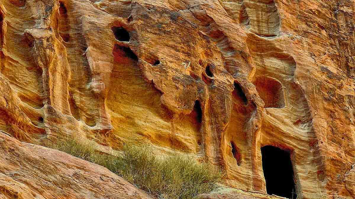 warm-and-humid-climate-make-rocks-more-brittle-accelerate-weathering