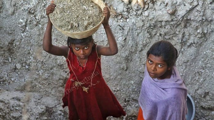 From left to right: 9 year old Chand Kumari and 16 year old Roshni Kumari carry scraps of mica | Photo: Praveen Jain | ThePrint