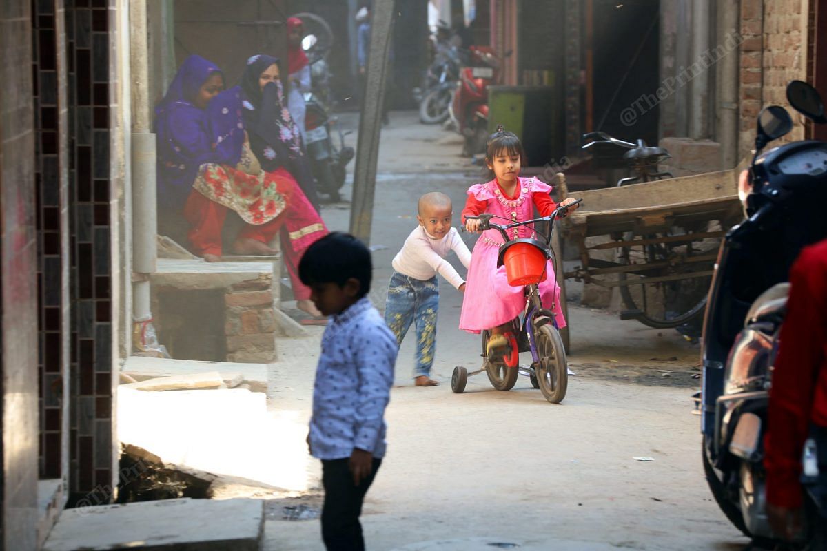 Kids play on the streets of Mustafabad | Photo: Manisha Mondal | ThePrint