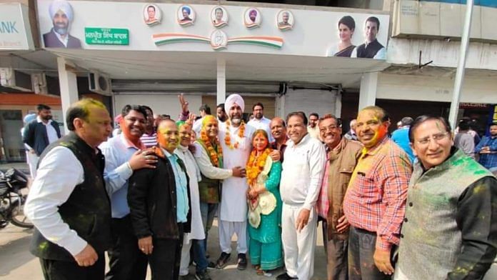 Congress candidates celebrate in Bathinda after the winning majority in Punjab Municipal Election on 17th February 2021 | Twitter/@SevadalPB