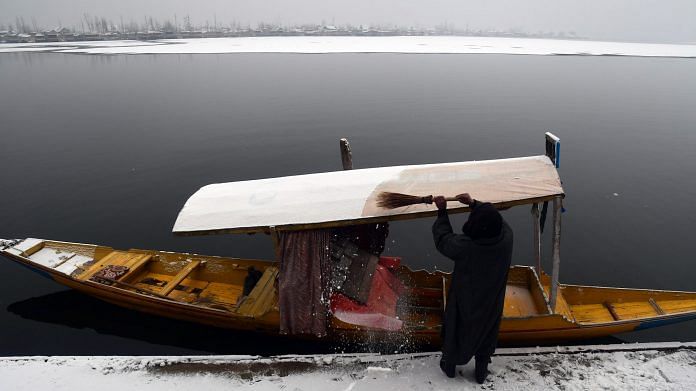 A man clears snow on his boat at Dal Lake in Srinagar, on 3 February 2021 | Representational image |