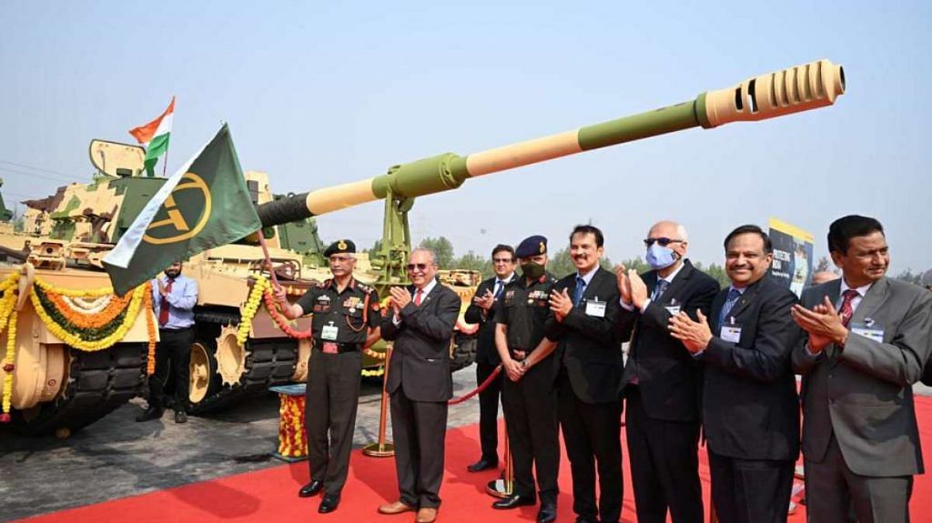 Army Chief General M.M. Naravane flags off the howitzer in Surat, Gujarat, on 18 February 2021 | Source: L&T