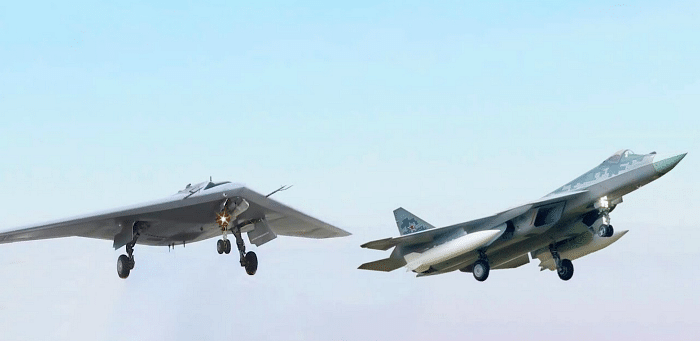 Russia’s S-70 Okhotnik loyal wingman with a Su-57 fighter | sameerjoshi73.medium.com