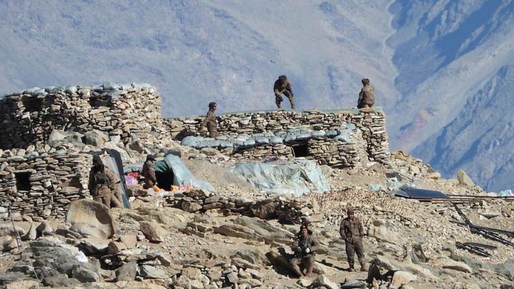 Chinese PLA troops dismantling temporary structures erected near the Pangong Tso | Photo released by Indian Army