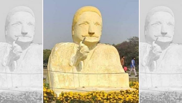 The Allama Iqbal statue at Gulshan-i-Iqbal Park in Lahore that has caused offence. | Photo: Twitter/@MJibranNasir
