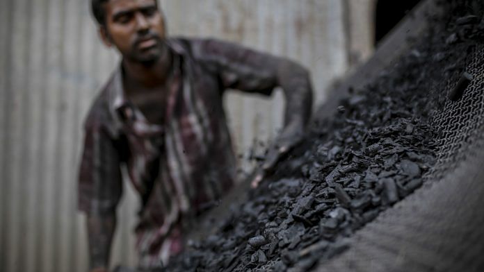 A coal wholesale market in Mumbai | Photo: Dhiraj Singh | Bloomberg File Photo