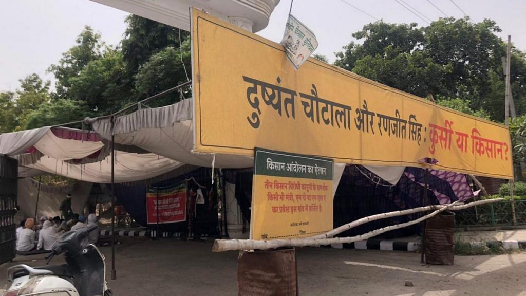A hoarding questioning Dushyant Chautala and his great-uncle, independent MLA Ranjit Singh | Photo: Jyoti Yadav | ThePrint