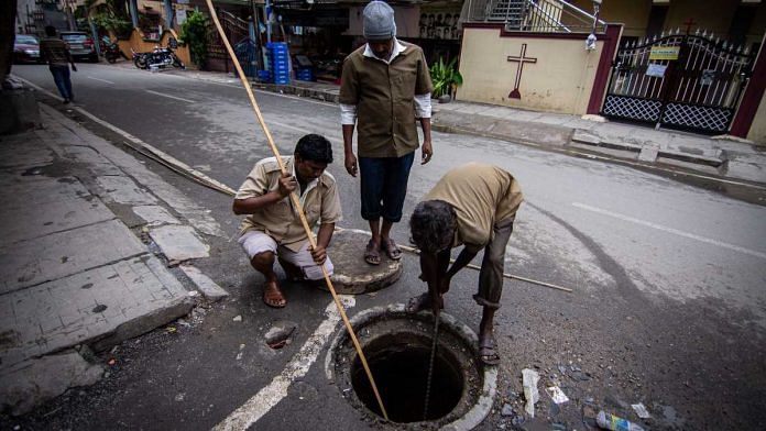 Representational image | Workers clean a manhole | Sharada Prasad CS | Flickr