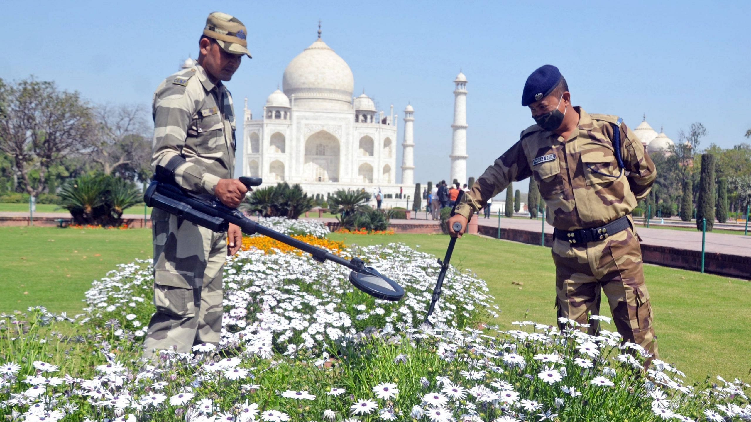 Taj Mahal Vacated After Hoax Bomb Call To UP Police