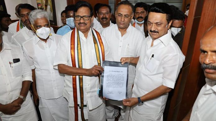 Tamil Nadu Congress president K.S. Alagiri (left) and DMK chief M.K. Stalin after the seat-sharing was finalised | Twitter/Tamil Nadu Congress Commitee