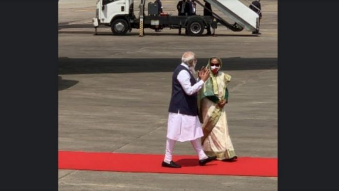 PM Narendra Modi welcomed by his Bangladeshi counterpart Sheikh Hasina at the Dhaka airport, on 26 March 2021 | Twitter/@@PMOIndia