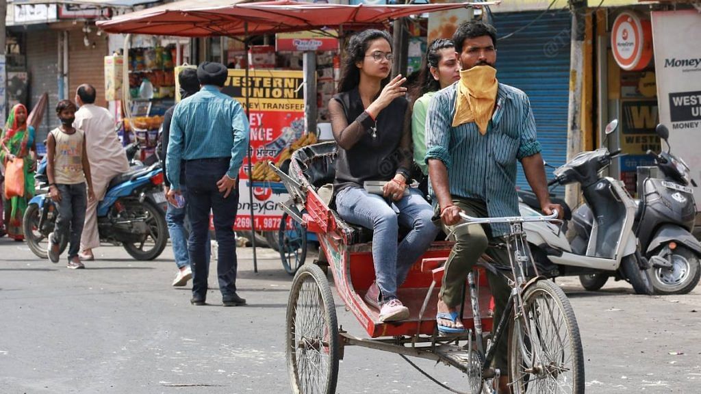 Passengers ride a rickshaw in Hoshiarpur without masks | Photo: Manisha Mondal | ThePrint
